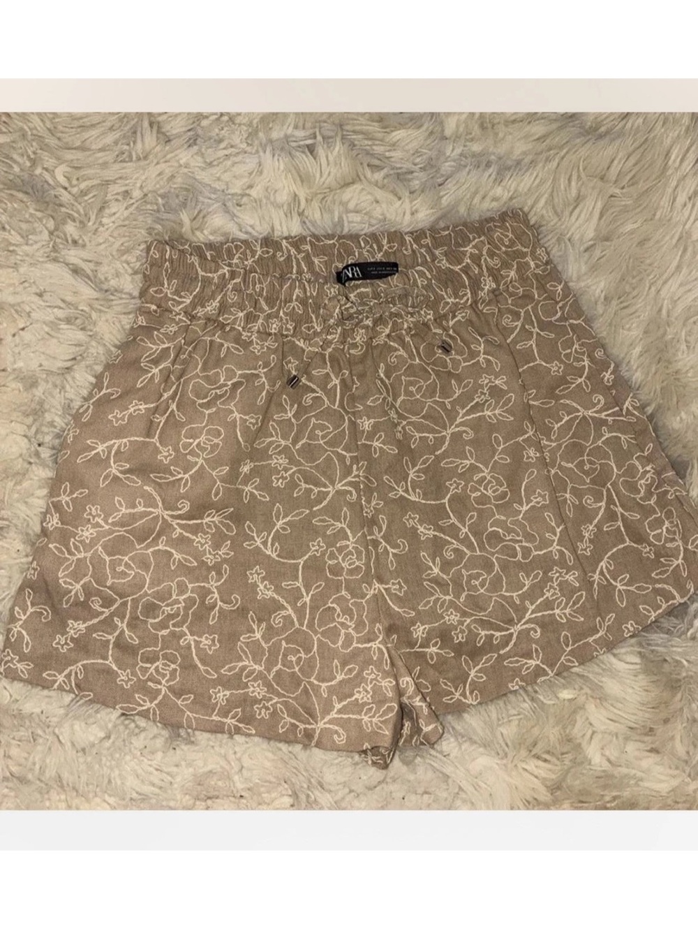 ZARA Cream-Beige Floral Embroidered Shorts US S